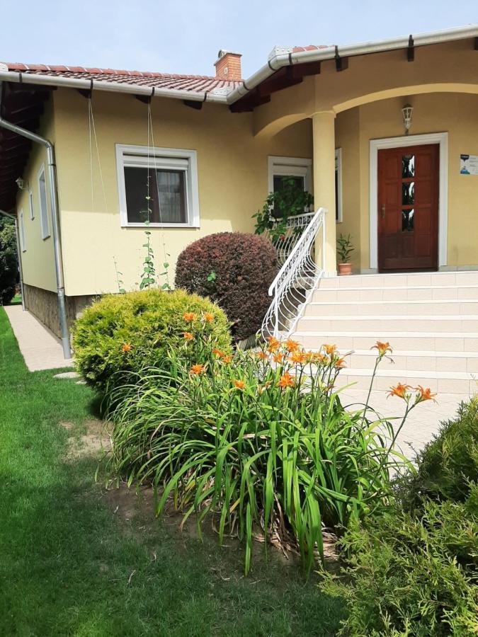 Villa Csilla Elegant House Эрд Экстерьер фото