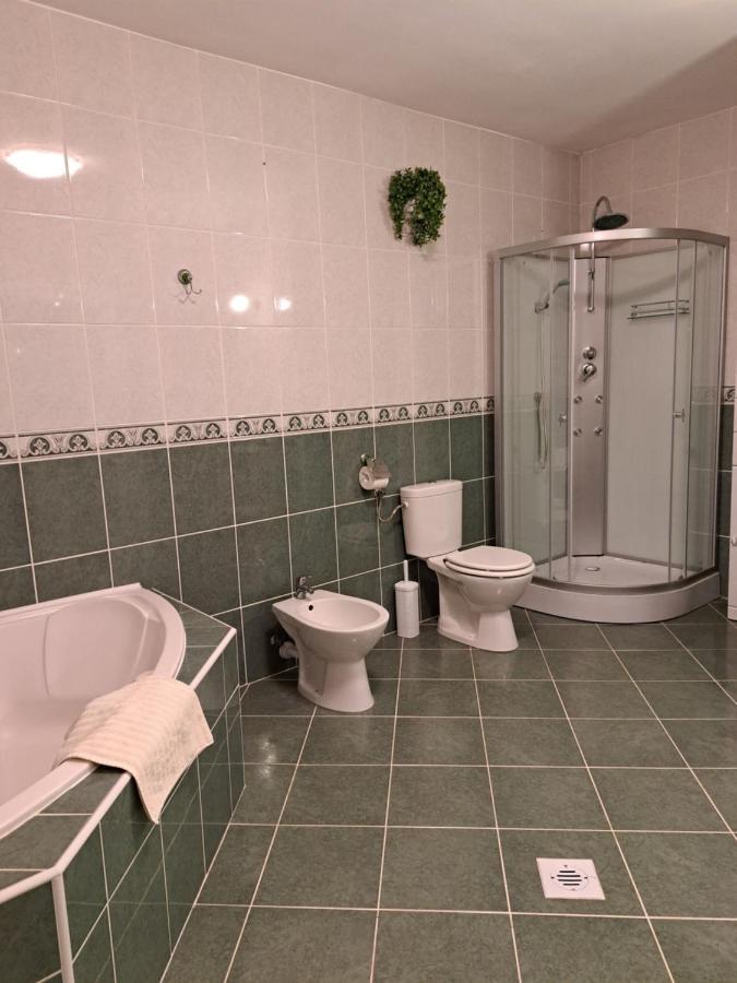 Villa Csilla Elegant House Эрд Экстерьер фото