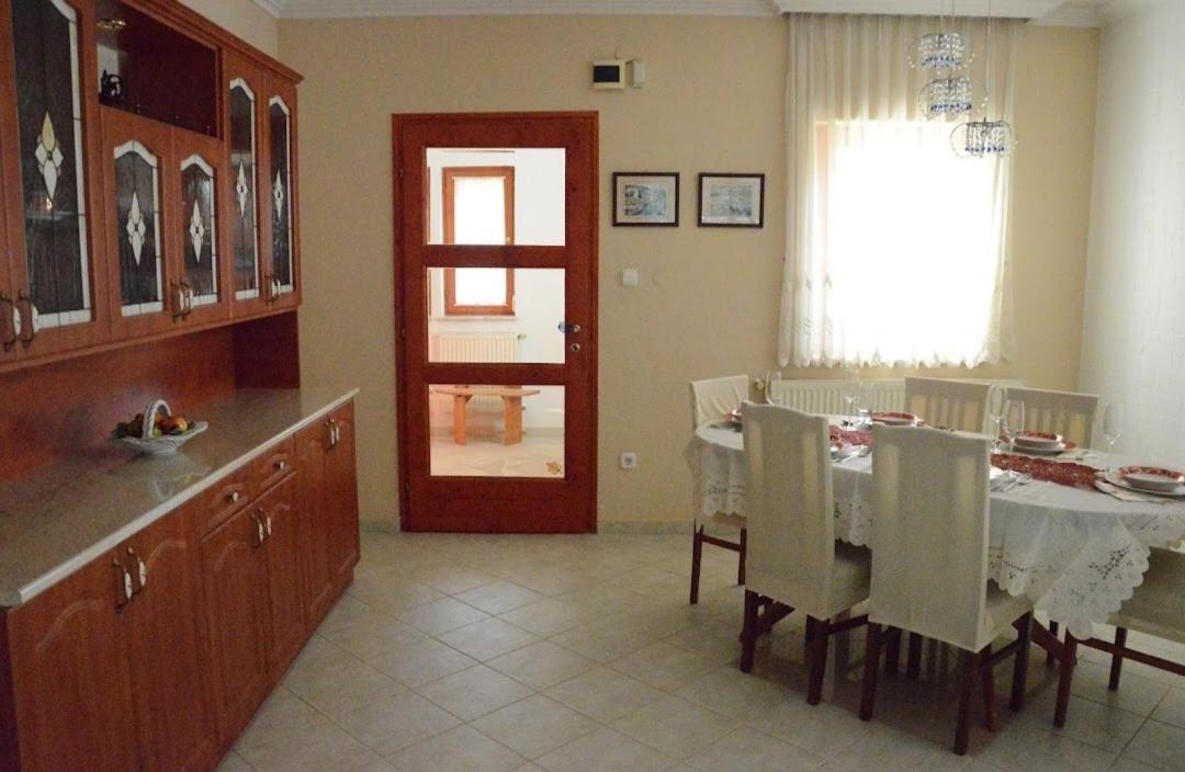 Villa Csilla Elegant House Эрд Экстерьер фото